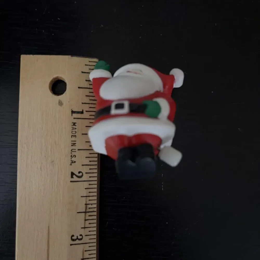 Vintage 1988 Hallmark Cards Santa Wind-Up Waving Pin Brooch